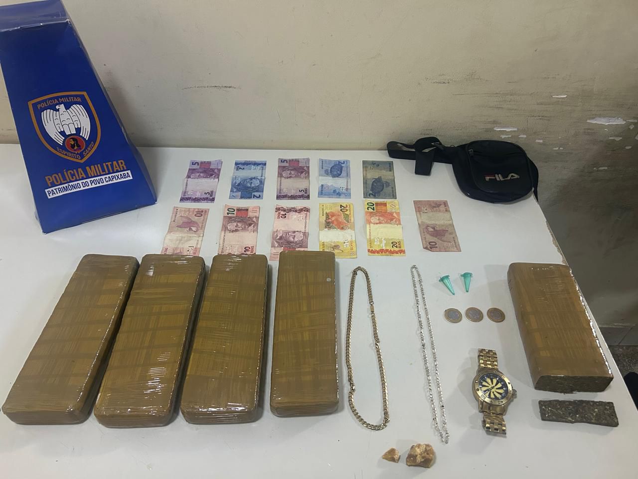 PM realiza prisões, apreensões de drogas, armas e veículos em Guarapari
