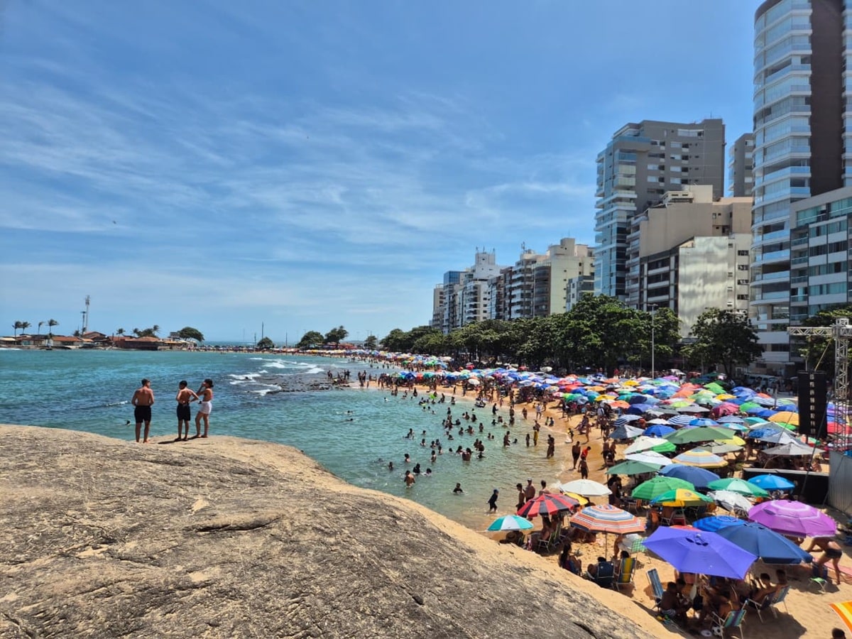 Praias próprias para banho fortalecem turismo em Guarapari