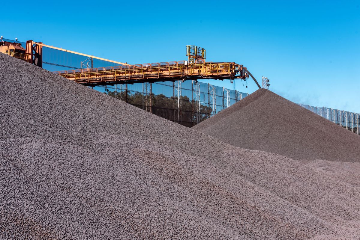 Samarco fecha 2025 com receita de US$ 1,9 bilhão e avanço operacional