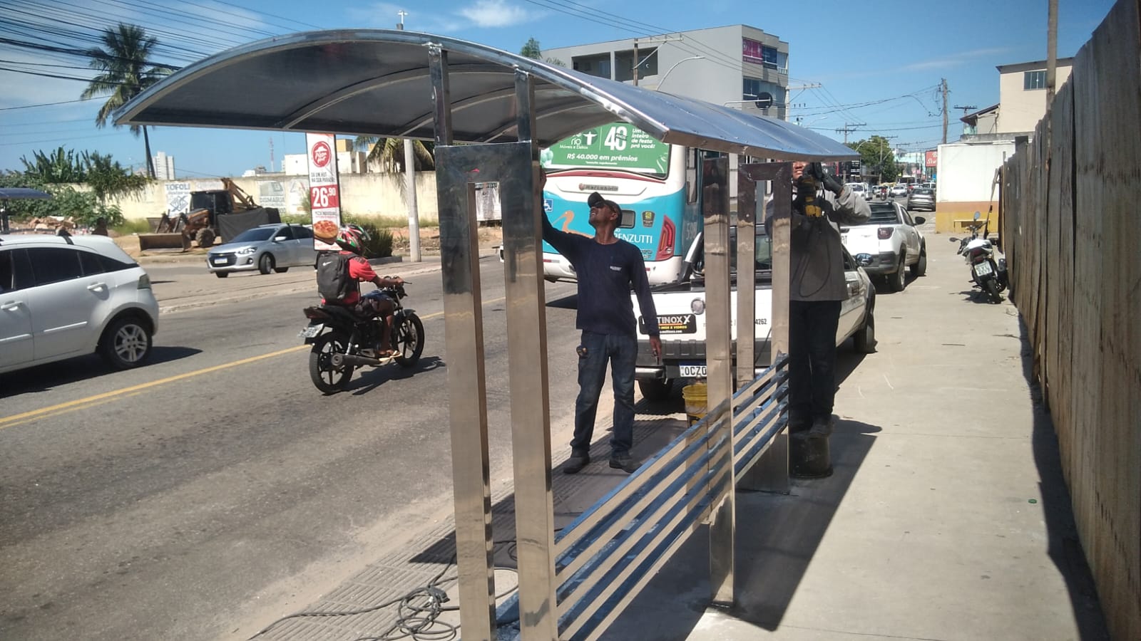 Investimento de quase R$ 270 mil: Guarapari instala novos abrigos de ônibus