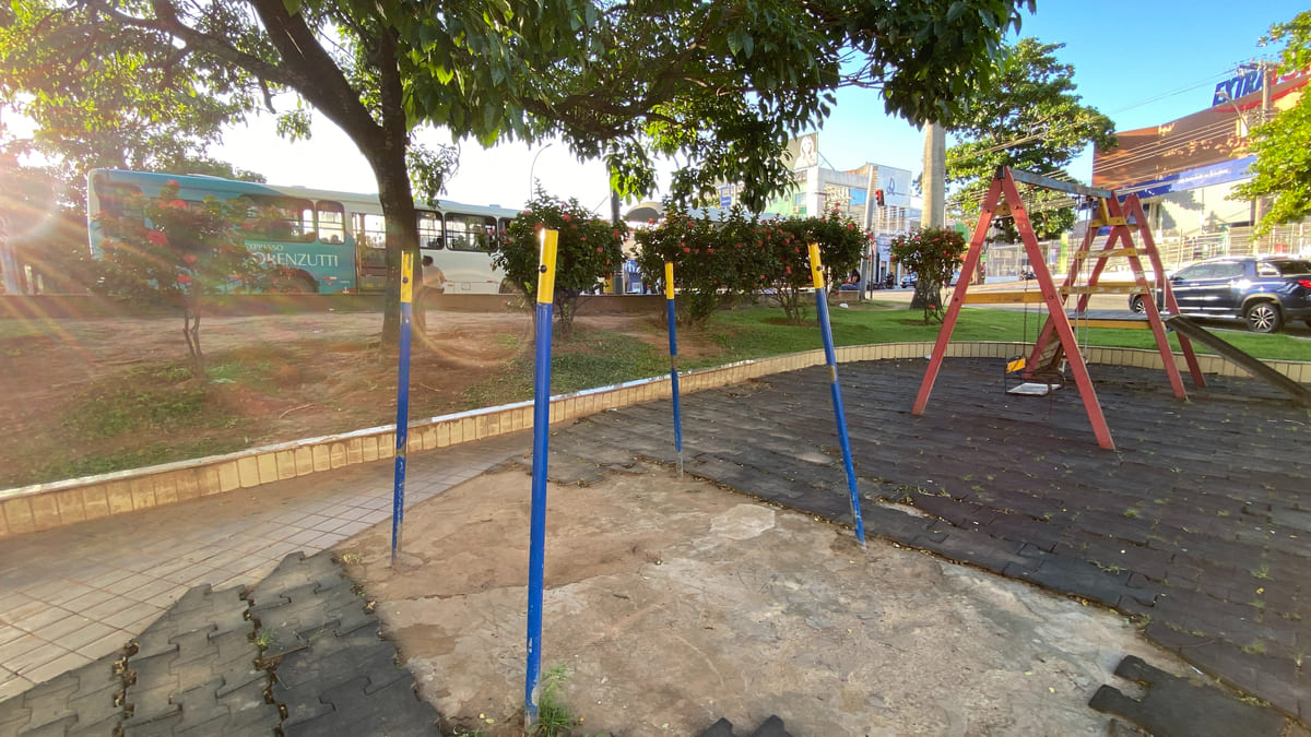 Praça de Guarapari enfrenta abandono prolongado e aguarda promessa de revitalização